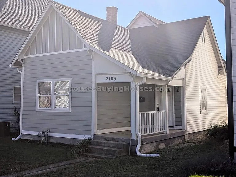 2105 Lexington Ave — Photo 2