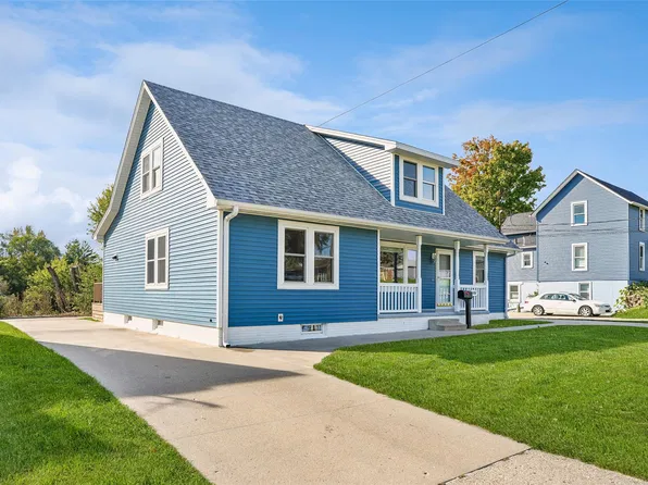 1723 S 4th Ave E, Newton, IA 50208