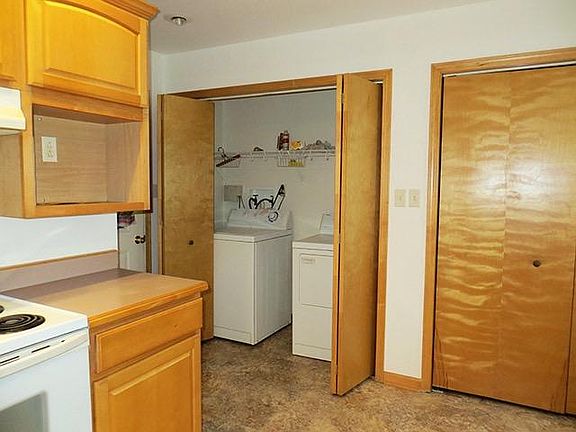 5th image of 303 Henry St