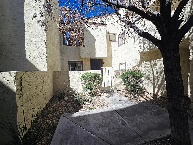 5045 Spencer St #B — Photo 16