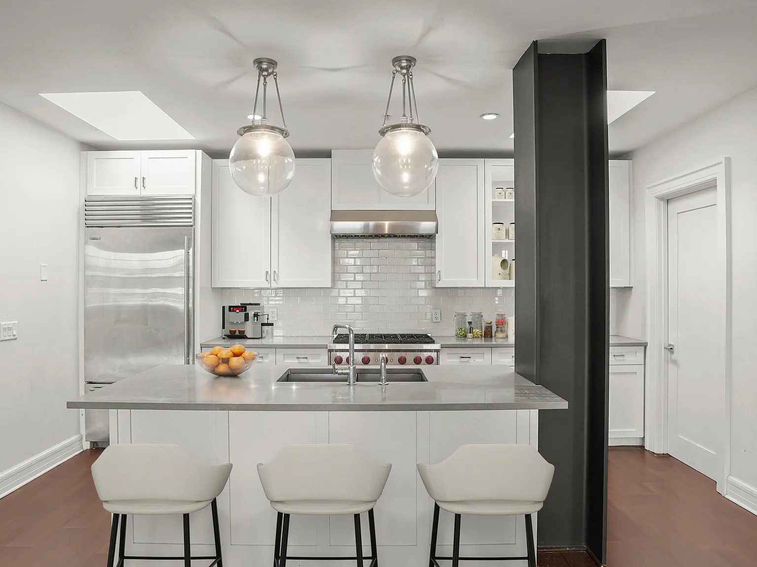 2 bed, 2.5 bath, 1700 sqft, $10,000 — Photo 3