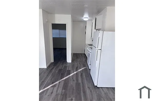 Building Photo - 816 Broadway Ave #1