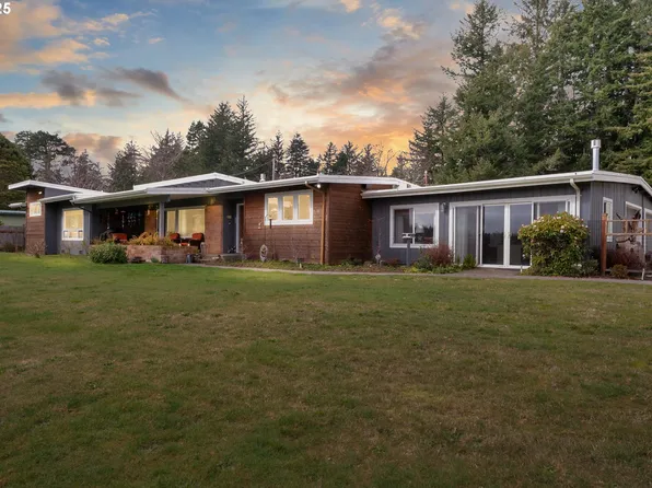 89222 Sutton Lake Dr, Florence, OR 97439