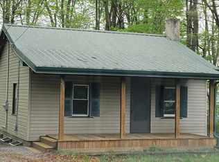 8215 Superior St, Masury, OH 44438