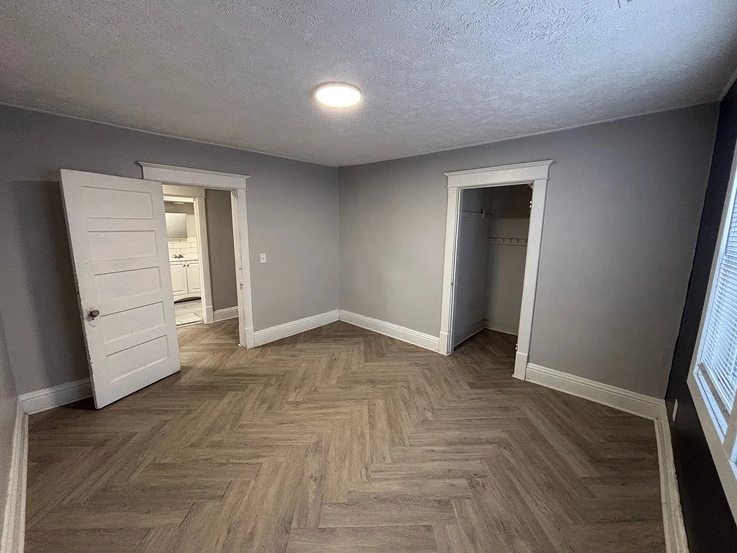 2523 Ames Avenue — Photo 4