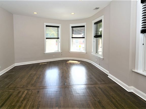 2nd image of 2506 W Argyle St #2