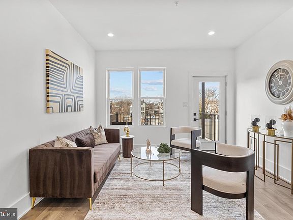 3rd image of 113 18th St SE #2