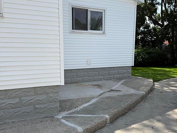4th image of 313 Morse St