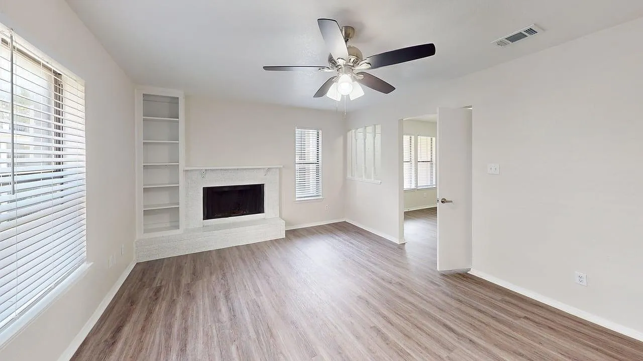 Davis Square Apartments — Photo 2