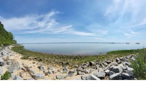 283 Lawnes Neck Dr, Smithfield, VA 23430