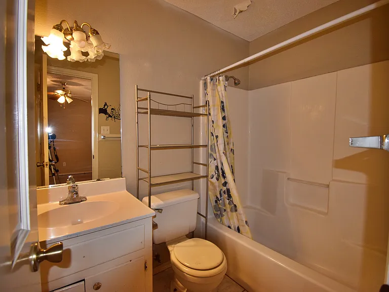 2210 W Elisa Ln — Photo 7