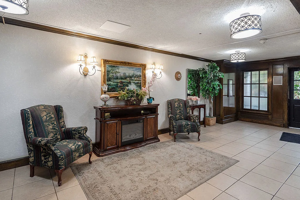 3680 Inverrary Drive - 1V — Photo 4