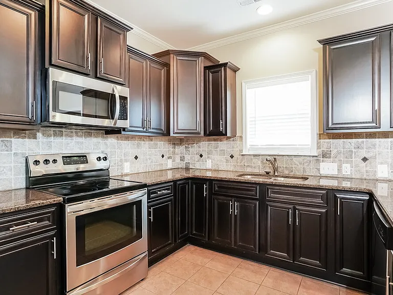 104 Claymore Dr — Photo 9