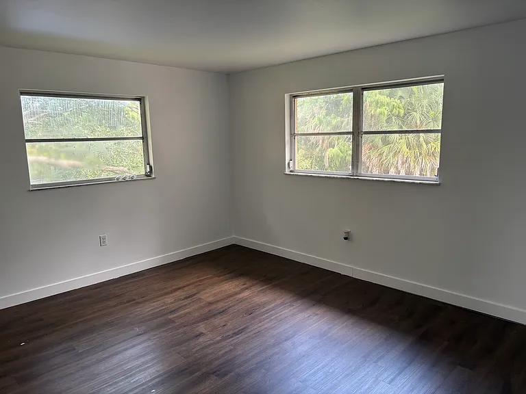 741 Palm View Dr — Photo 7
