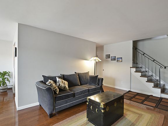 3rd image of 515 Kemeys Cove Ave