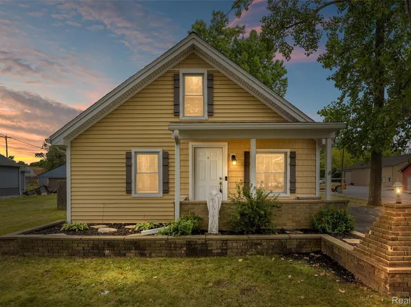 4465 S Center Rd, Burton, MI 48519