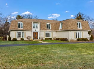 104 Hewes Dr, North Barrington, IL 60010