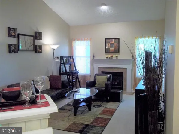 13070 Autumn Woods Way APT 305, Fairfax, VA 22033