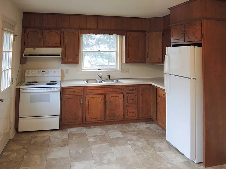 1618 Peony Rd — Photo 4