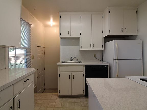 5th image of 804 Symons St