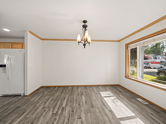 3rd image of 17919 25th Avenue Ct E