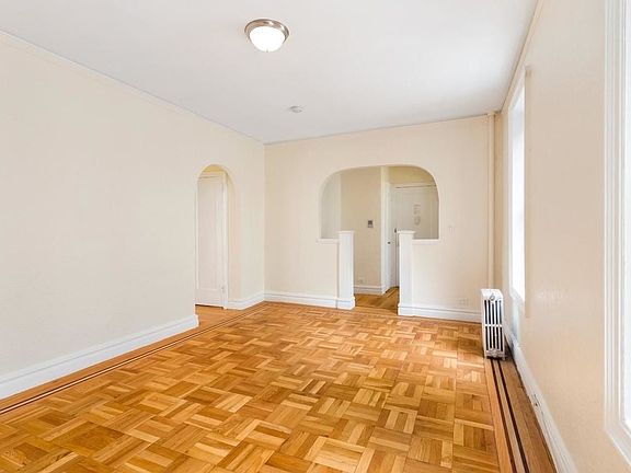 5th image of 121 Seaman Ave APT 2b