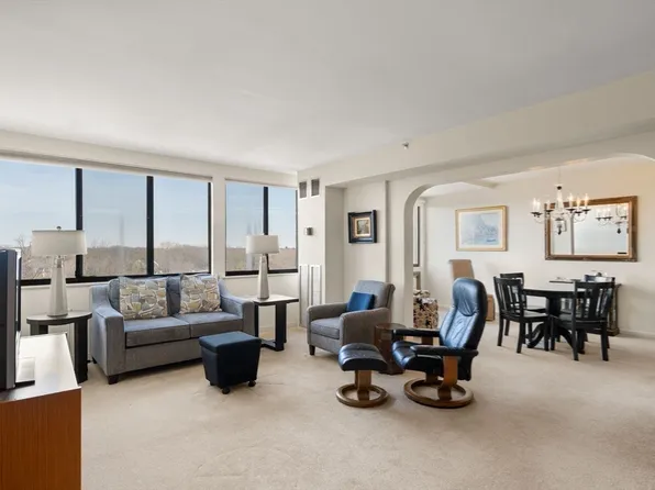 250 Hammond Pond Pkwy APT 1111S, Newton, MA 02467