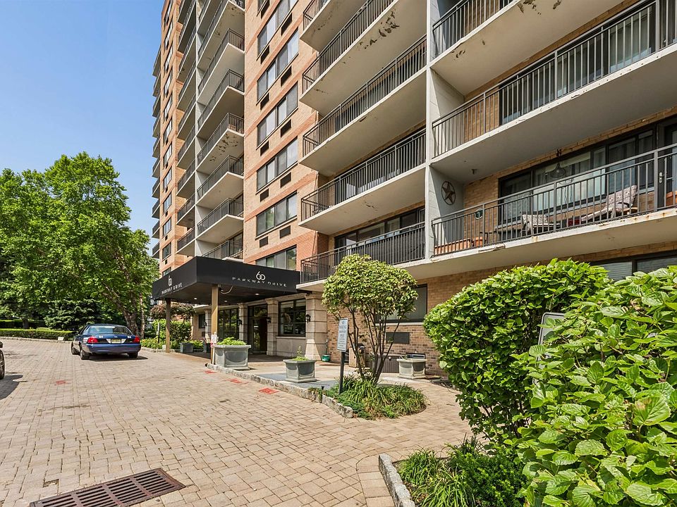 1st image of 60 Parkway Dr E APT 1M