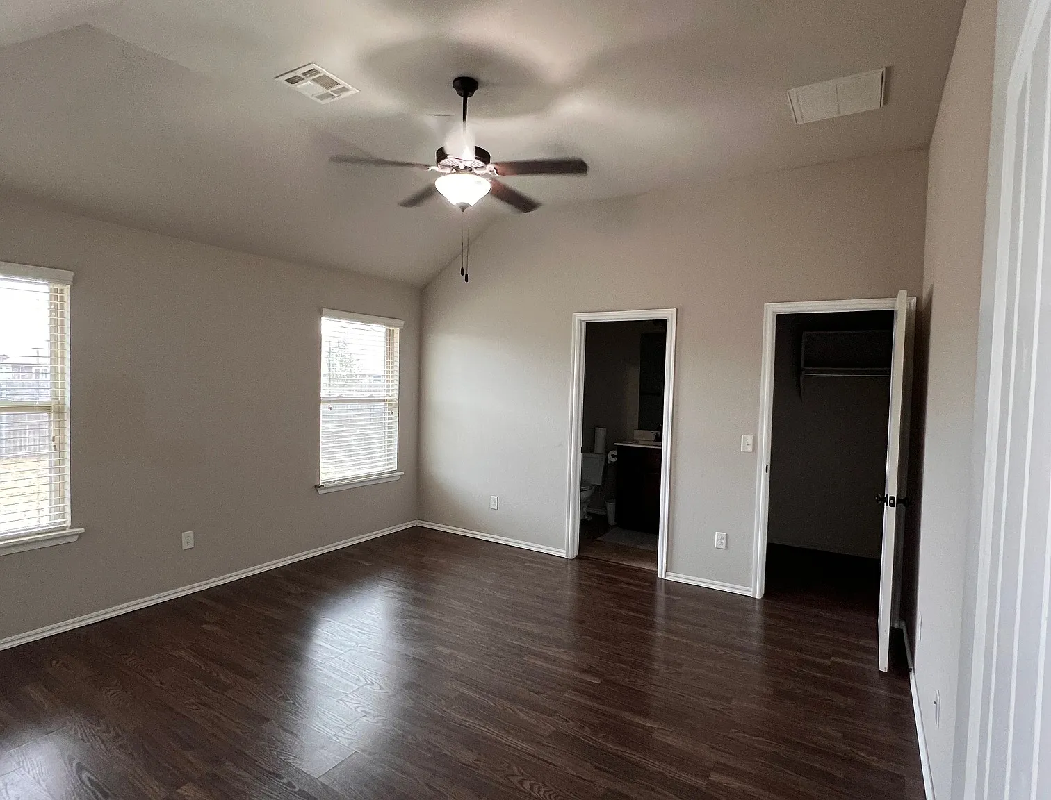 3 bed, 1317 sqft, $1,900 — Photo 4