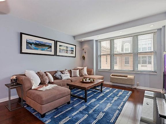 4th image of 149 Essex St APT 5L