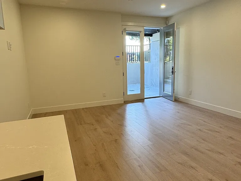1130 Gordon Ave — Photo 17