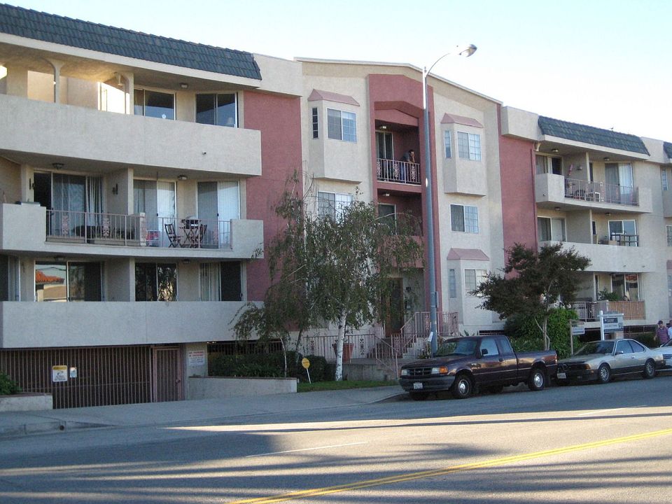 Top floor unit, faces East