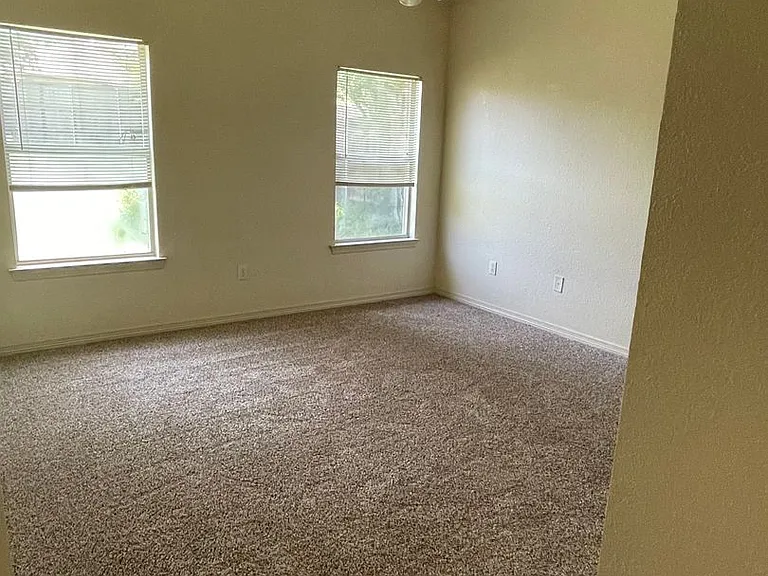 3900 Waterford Way — Photo 11