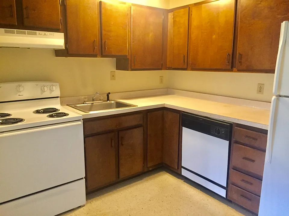 40 Dinan Dr #1
