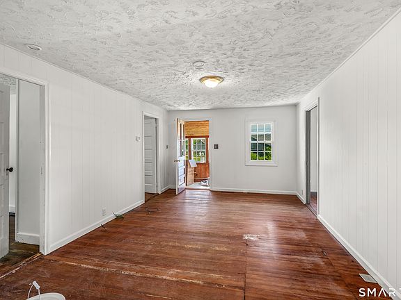 5th image of 36 Farnham Rd