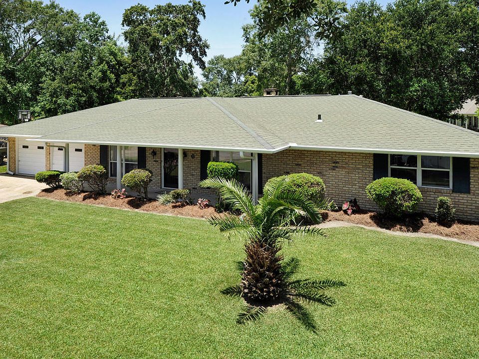 1st image of 6 Parkwood Cir