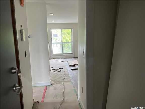 4th image of 607 10th St #306