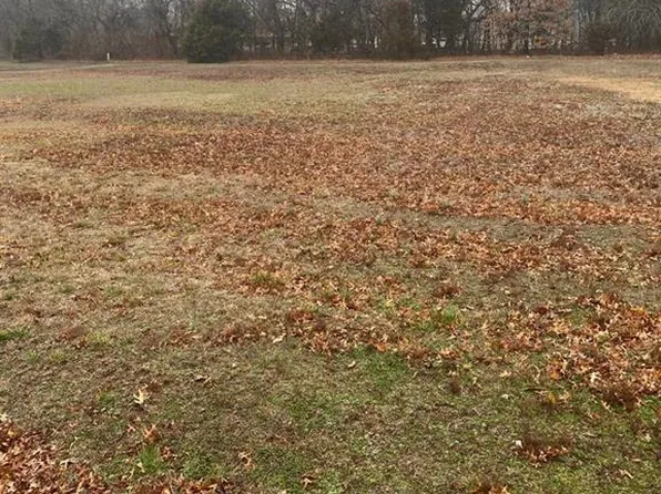 501 Maple Crest Dr, Parsons, KS 67357