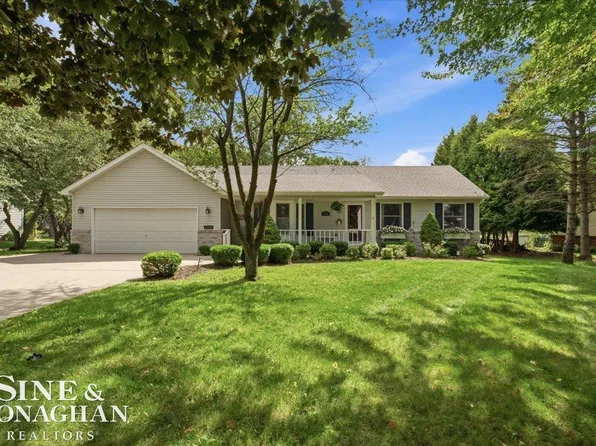 560 N Carney Dr, Saint Clair, MI 48079