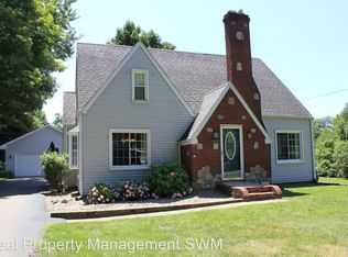 662 Montezuma Rd, Benton Harbor, MI 49022