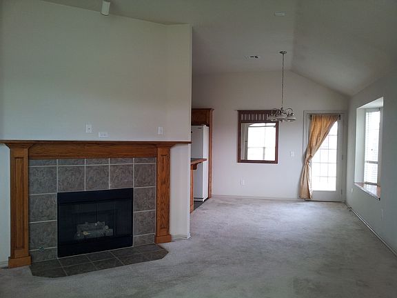 3rd image of 1637 Creekside Dr