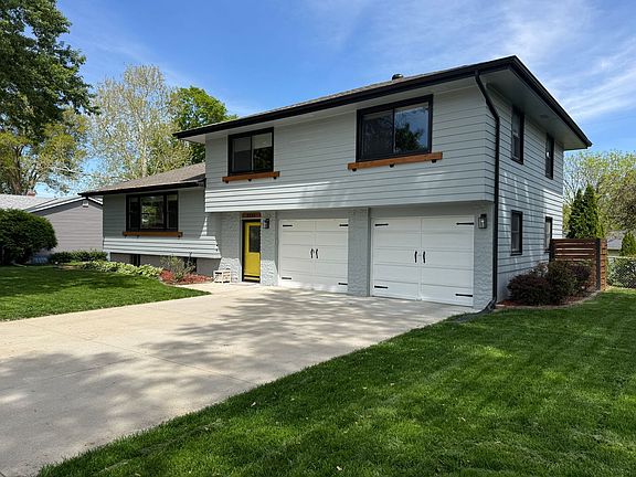 4th image of 3333 S 119th St