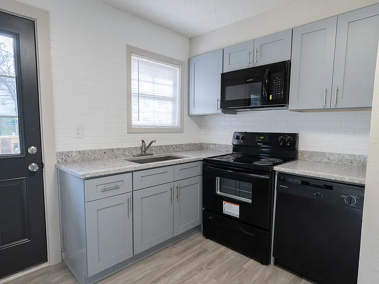 Eastside Crossing Apartments — Photo 10