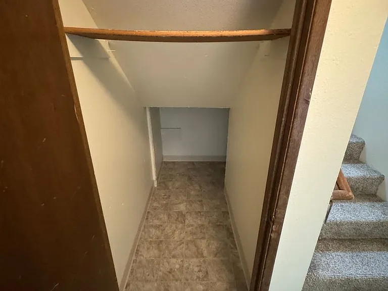 197-2105-09 Lincoln — Photo 10