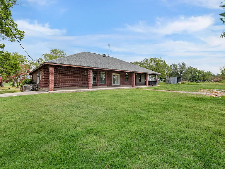 135 County Road 4519 — Photo 29