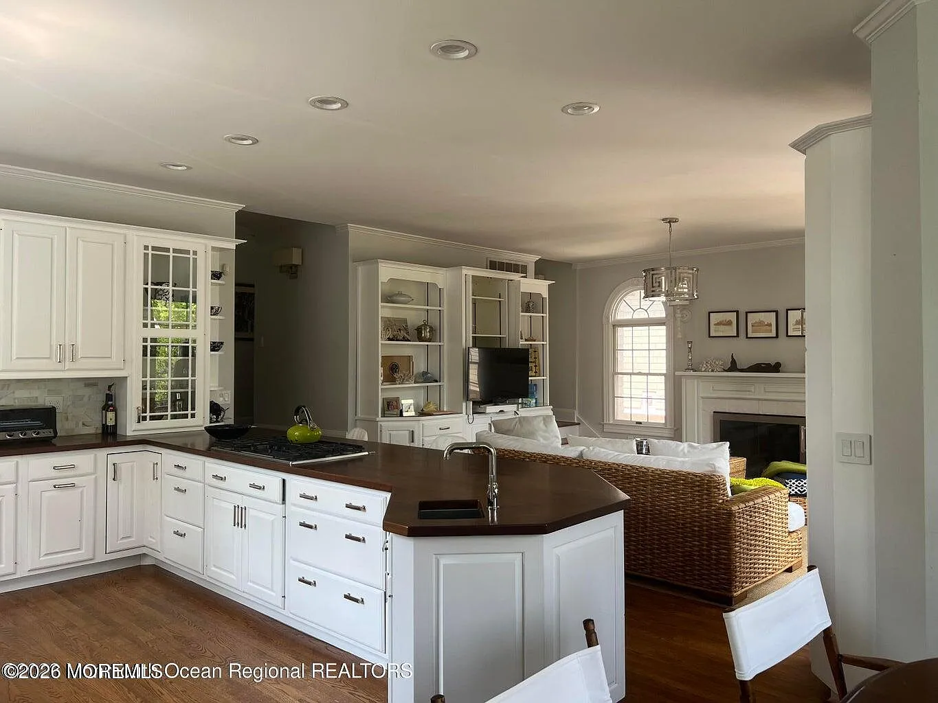 6 bed, 3756 sqft, $5,000 — Photo 2