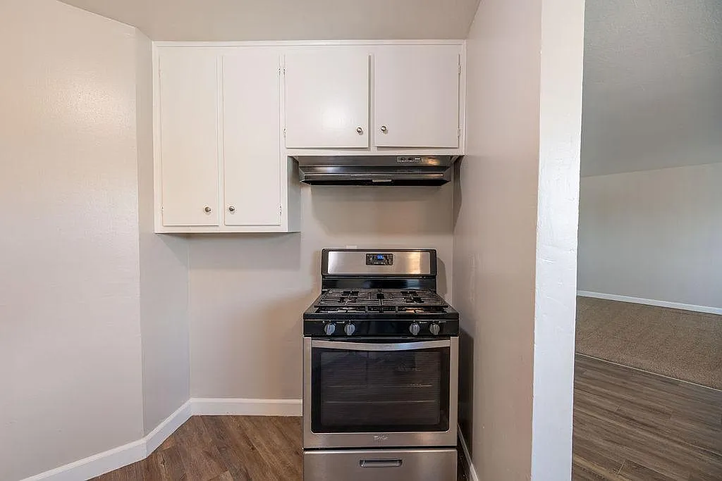 Rosewood Gardens Apartments — Photo 1