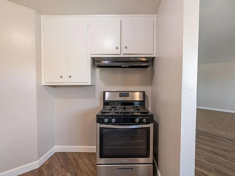 Rosewood Gardens Apartments — Photo 1
