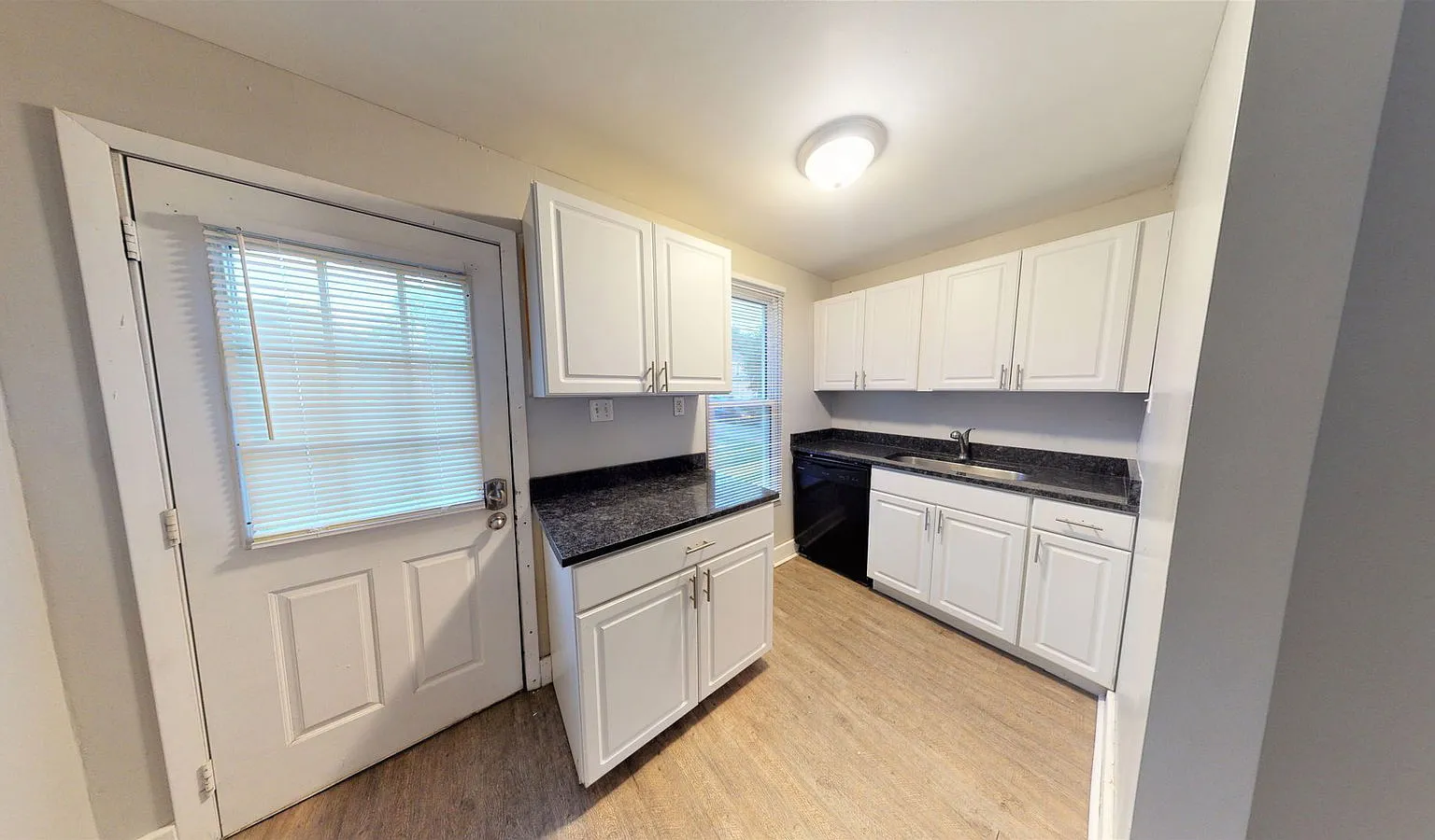 5 bed, 1.0 bath, $2,795 — Photo 2