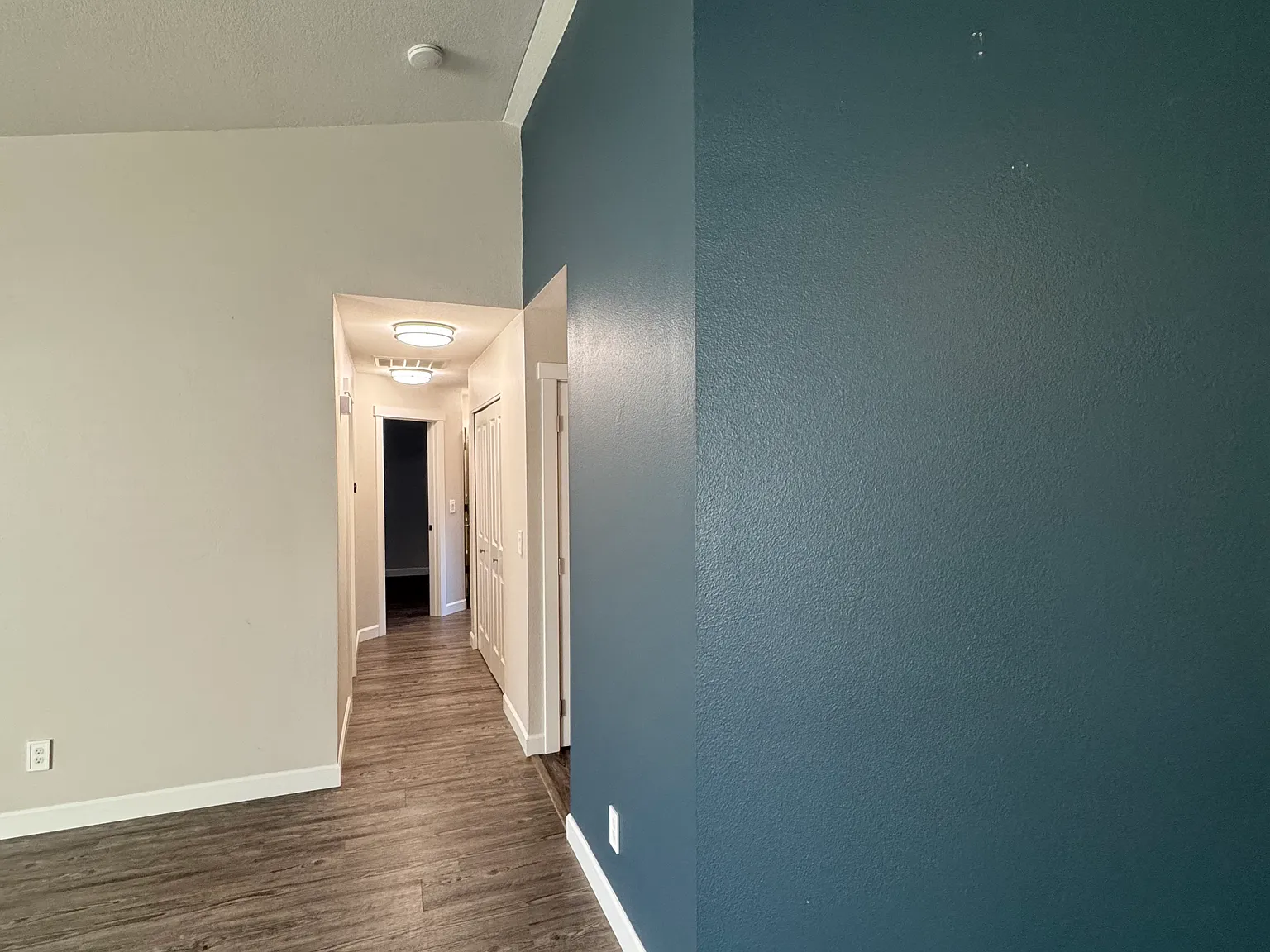 3 bed, 1296 sqft, $2,595 — Photo 4